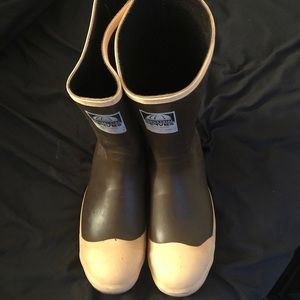 Servus dipped neoprene steel toe boots. Size 11